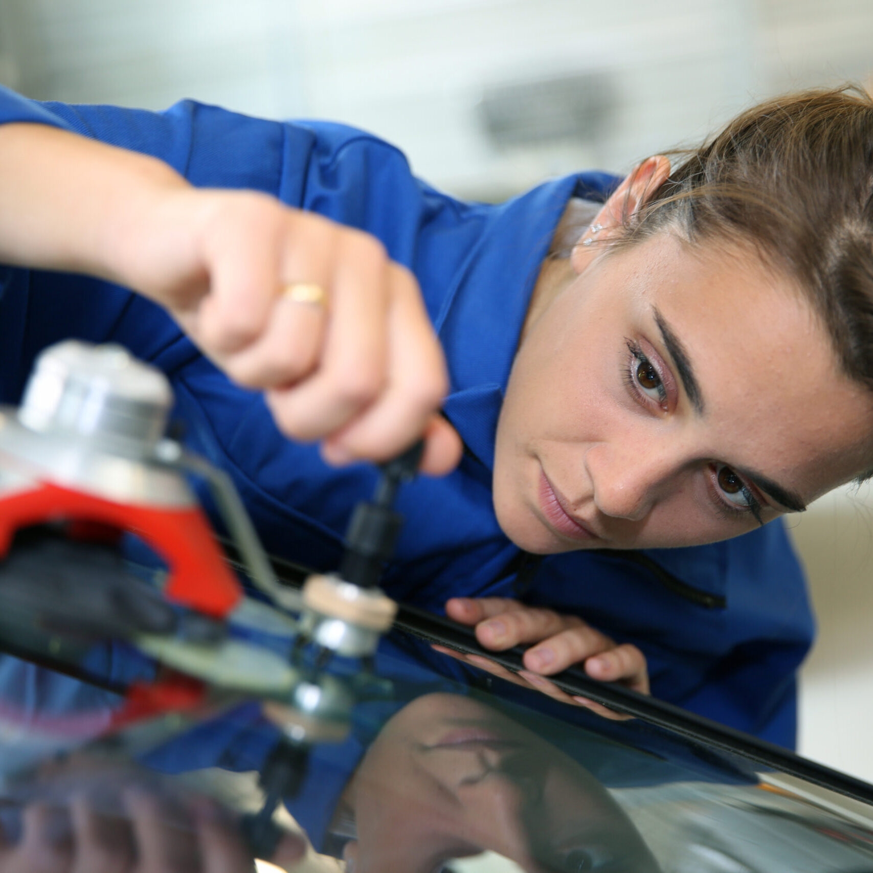 Young,Student,In,Bodywork,Changing,Car,Windshield