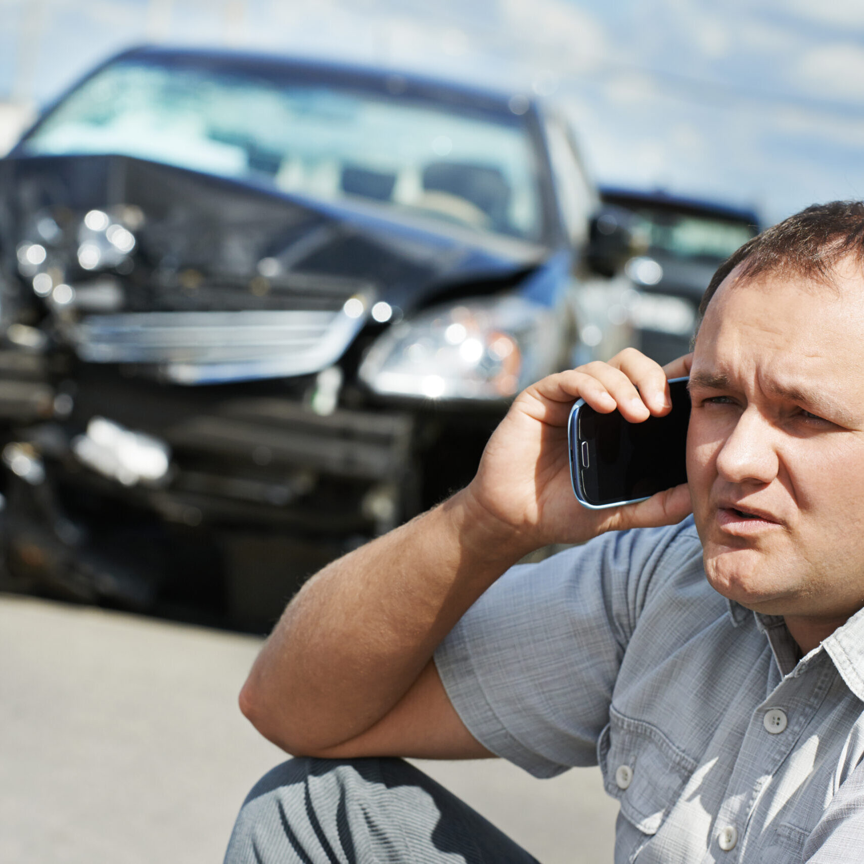 Adult,Upset,Driver,Man,Discussing,On,Mobile,Phone,In,Front